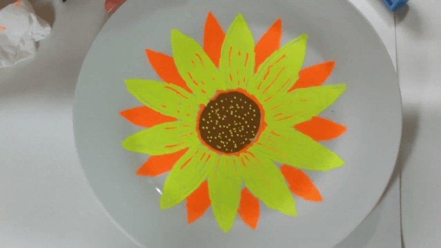 Using Chalkola Chalk Markers on a Ceramic Plate | Chalkola Art Supply